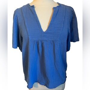 Melissa Nepton Blue Cotton v-neck Gauze Top w/flutter short sleeves Size Medium